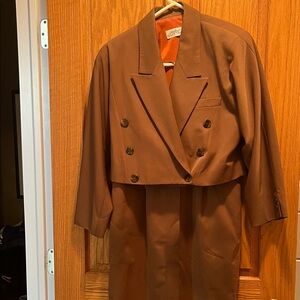 Vintage. Ellen Tracy Classic Brown Suit excellent condition. Skirt never worn.